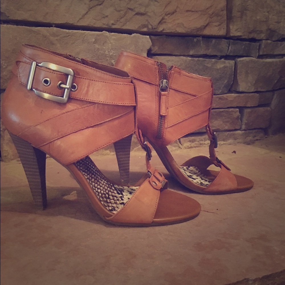 GUC  Gianni Bini Heels